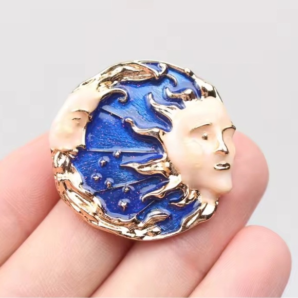 La Petite Soleil Sun Moon Brooch - Picture 4 of 12